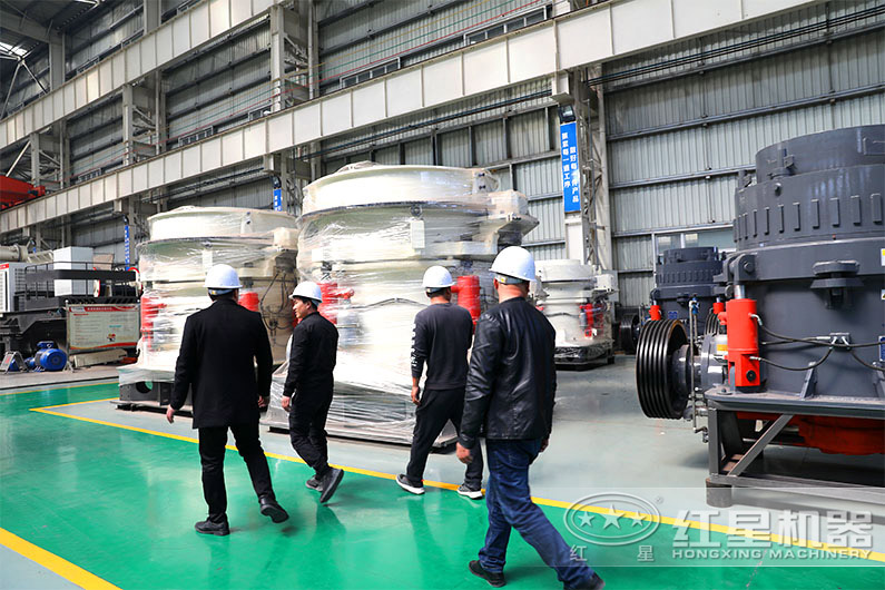 客戶來(lái)廠挑選圓錐破